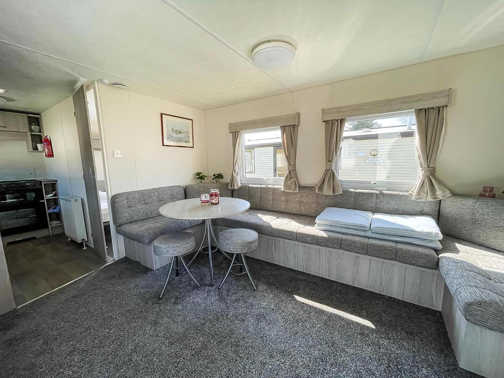 Gorgeous Caravan With Decking In Breydon Water Holiday Park, Ref 10081B Belton with Browston Extérieur photo